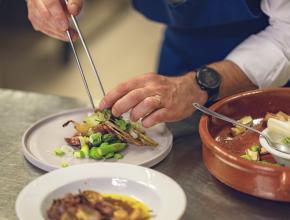 Dressage de la recette de printemps de la marque Pays Cathare