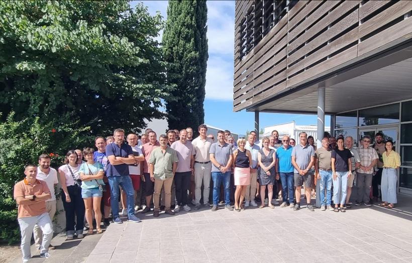 Les membres de L'Aude à table - Département de l'Aude, Chambre d'agriculture, la coopérative agricole d'Occitanie - lors de l'assemblée générale constitutive, en juillet 2025.