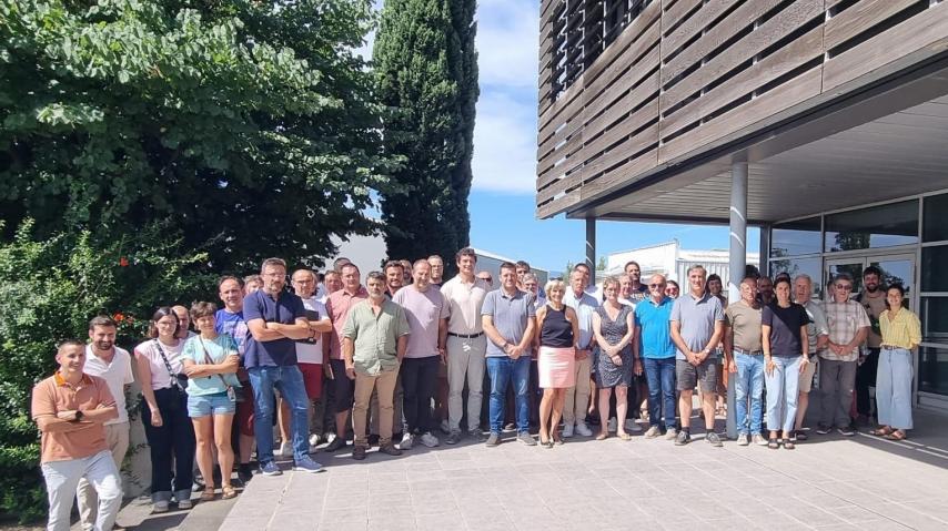 Les membres de L'Aude à table - Département de l'Aude, Chambre d'agriculture, la coopérative agricole d'Occitanie - lors de l'assemblée générale constitutive, en juillet 2025.